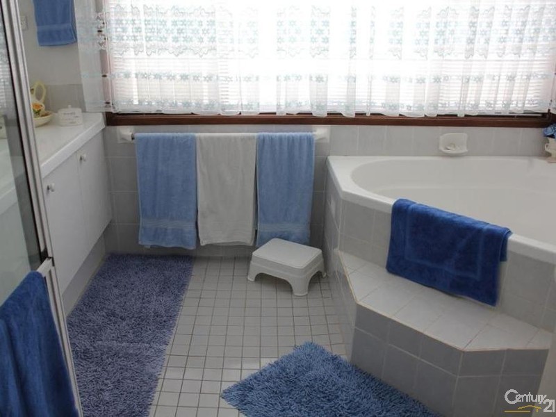 11 Stradbroke Avenue, Metford NSW 2323