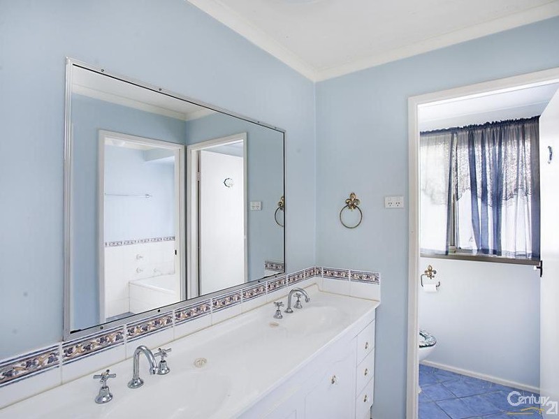11 Stonehaven Drive, Metford NSW 2323