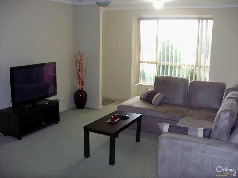1/3  Justine Parade, Rutherford NSW 2320