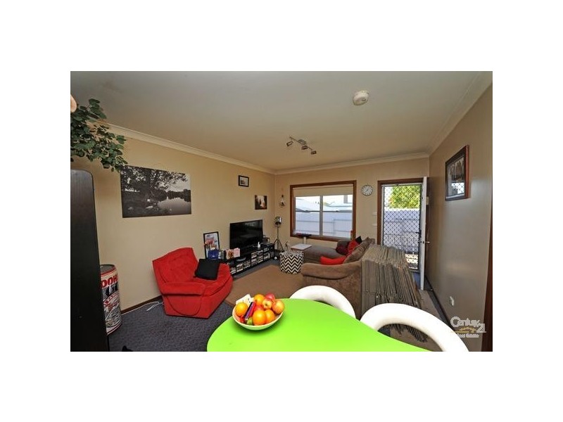 2/181 High Street, East Maitland NSW 2323