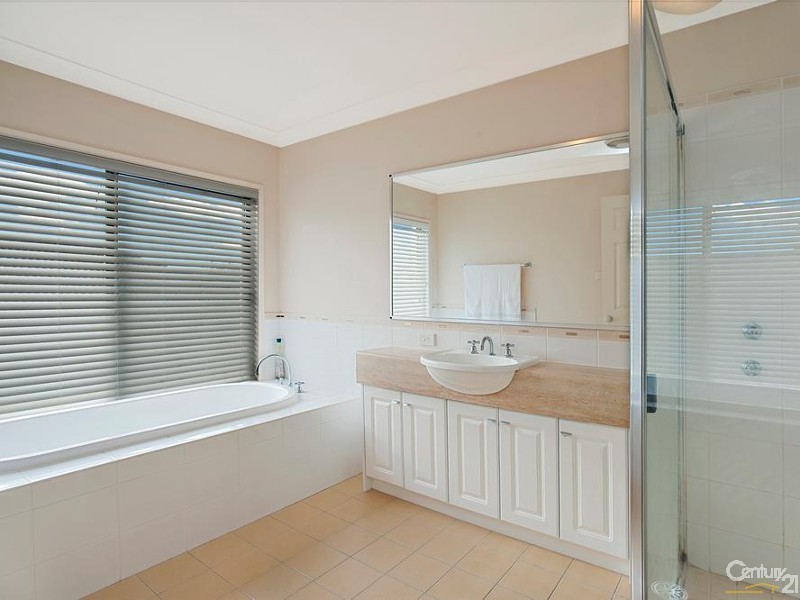 8 Tipperary Drive, Ashtonfield NSW 2323