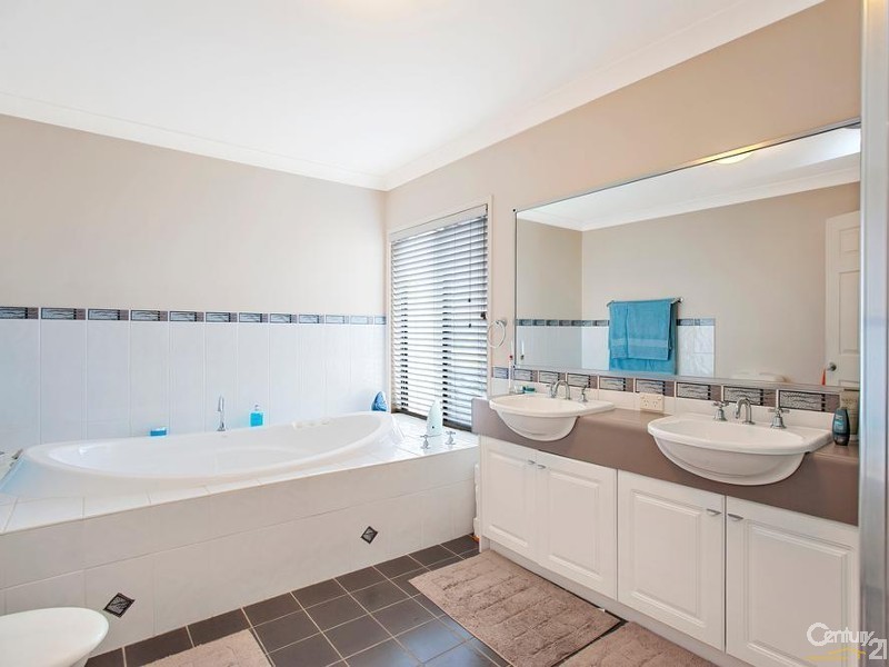 8 Tipperary Drive, Ashtonfield NSW 2323