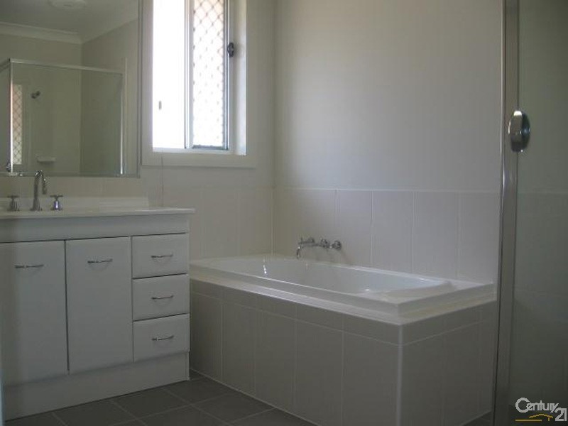 35 Beaufort Circuit, East Maitland NSW 2323