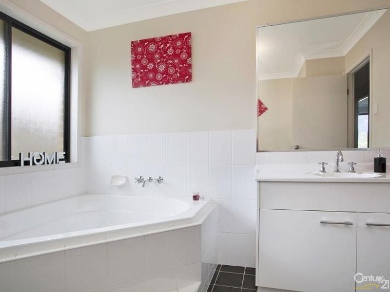 15 Alloway Circuit, Largs NSW 2320