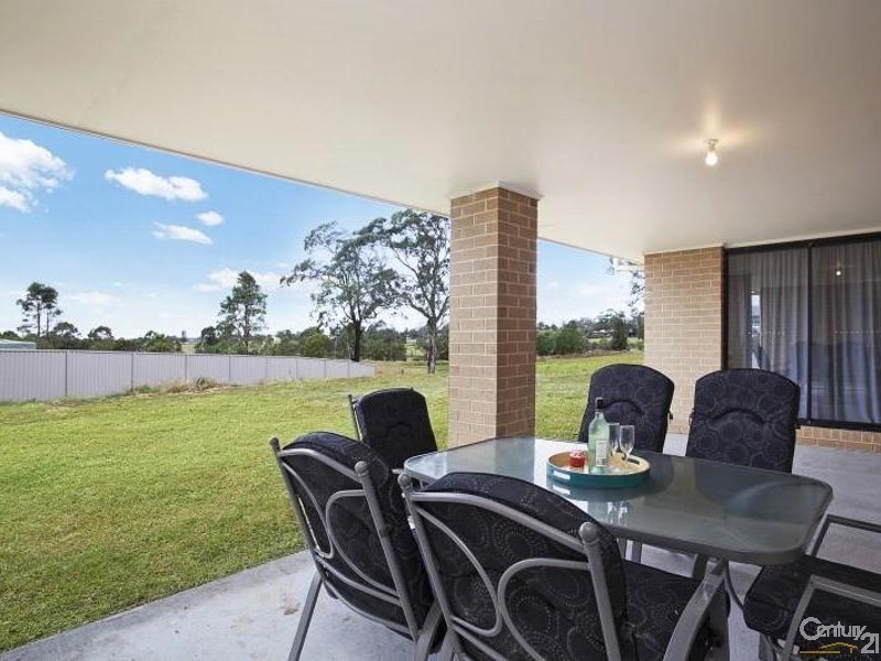 15 Alloway Circuit, Largs NSW 2320