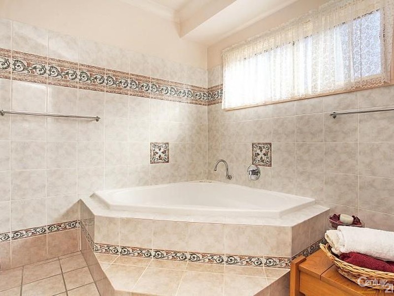 6 Donegal Drive, Ashtonfield NSW 2323