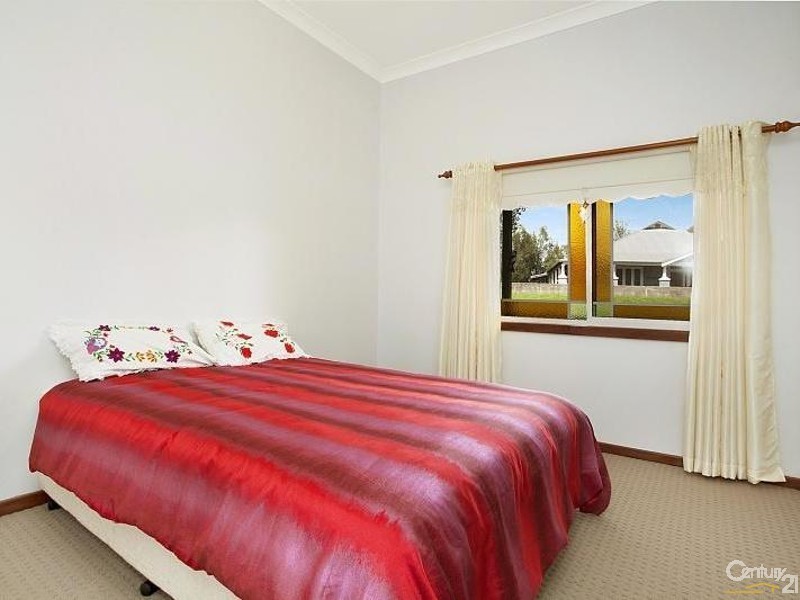 20 The Esplanade, Lorn NSW 2320