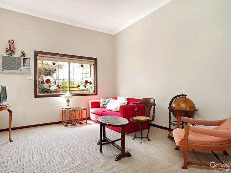 20 The Esplanade, Lorn NSW 2320