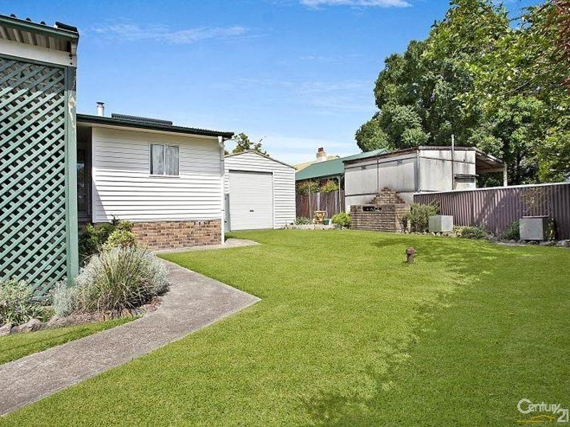 20 The Esplanade, Lorn NSW 2320