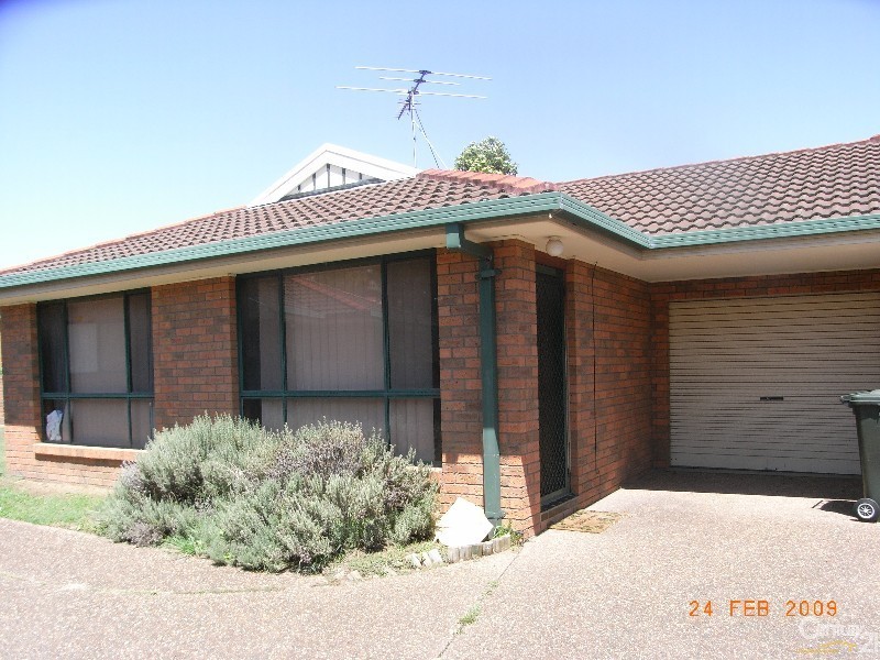 2/18 Justine Parade, Rutherford NSW 2320