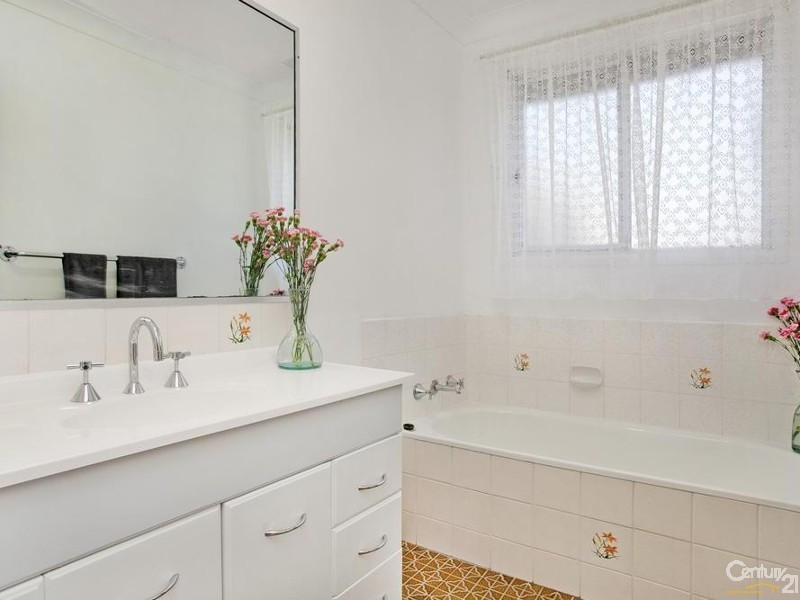 42 Goldingham Street, Tenambit NSW 2323