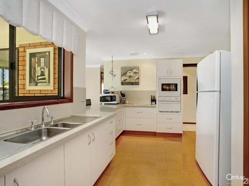 12 Robert Street, Tenambit NSW 2323