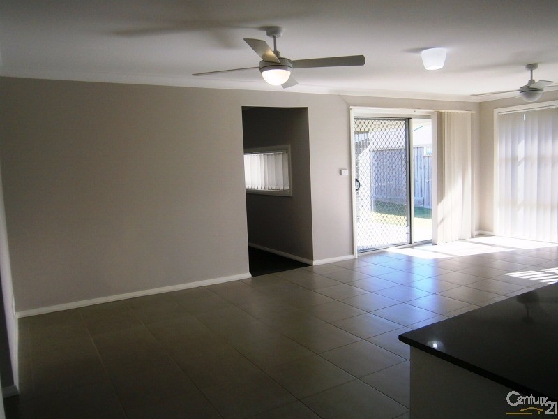 8 Pondhawk, Chisholm NSW 2322