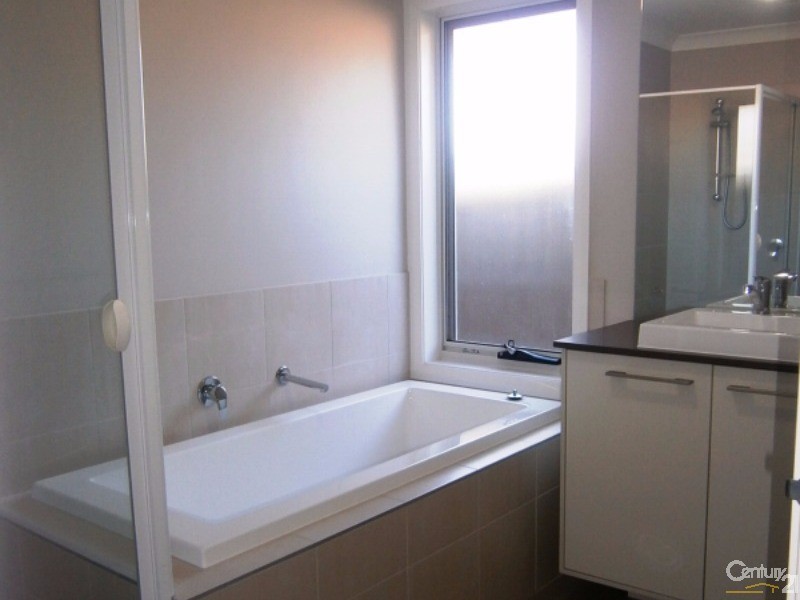 8 Pondhawk, Chisholm NSW 2322