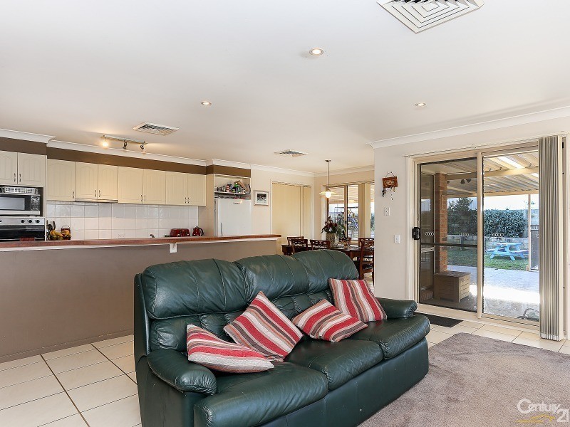 7 Wattlebird Close, Aberglasslyn NSW 2320