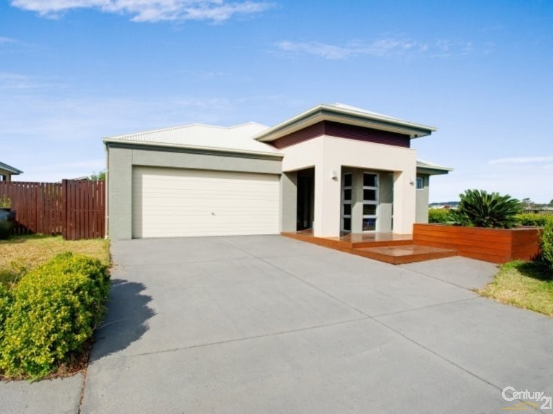 2 Niven Parade, Rutherford NSW 2320