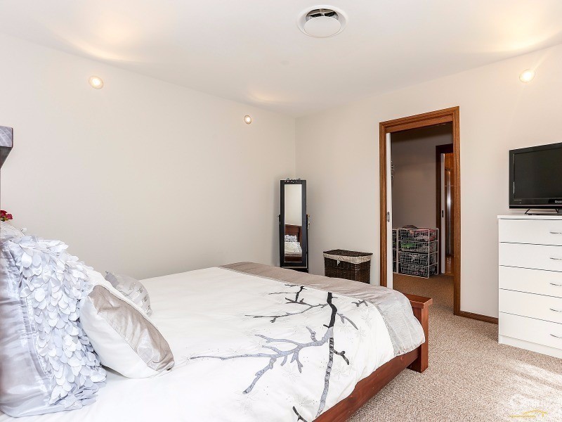 55 Largs Ave, Largs NSW 2320