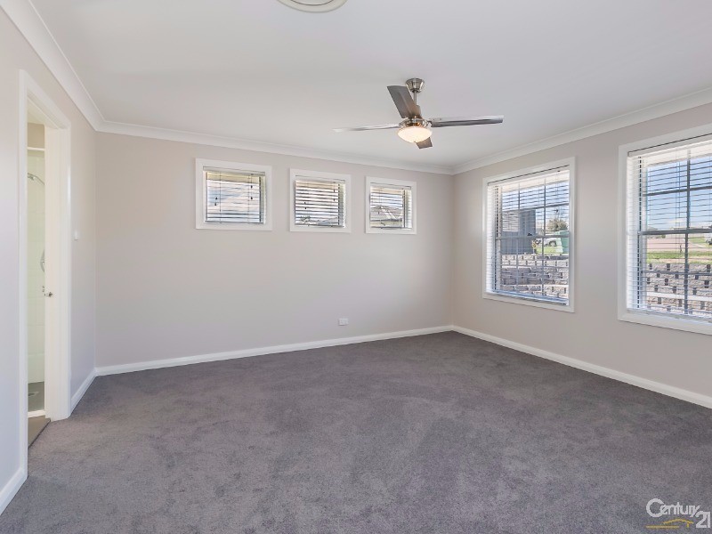 15 Fullford Cove, Rutherford NSW 2320