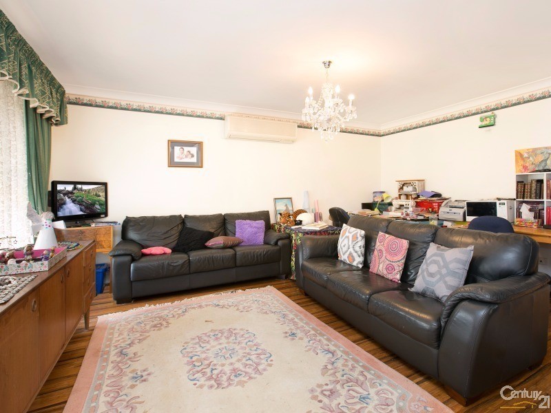 1 Lauren Close, Rutherford NSW 2320