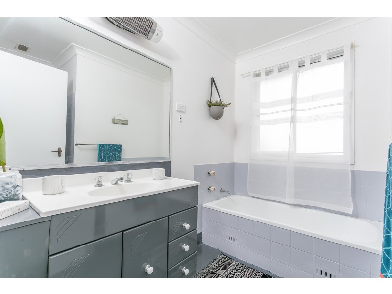 16 Stace Crescent, Tenambit NSW 2323