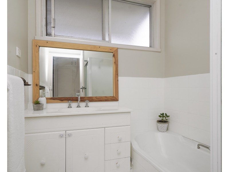 27 Redbill Drive, Woodberry NSW 2322