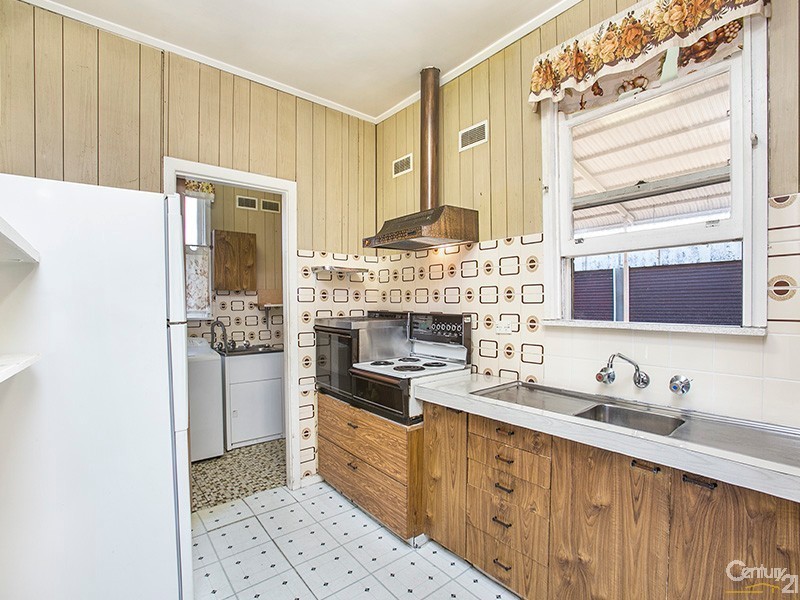 37 Mawson Parade, Chifley NSW 2036