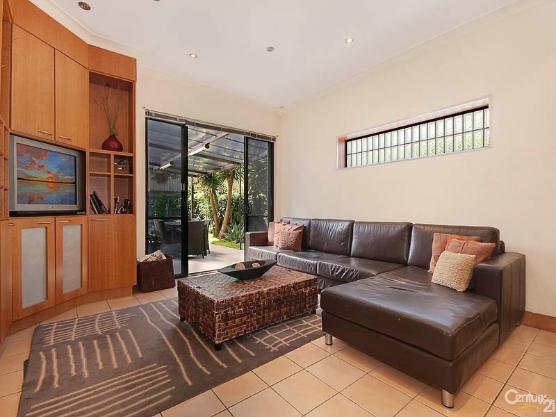 4 Charles Street, Eastlakes NSW 2018