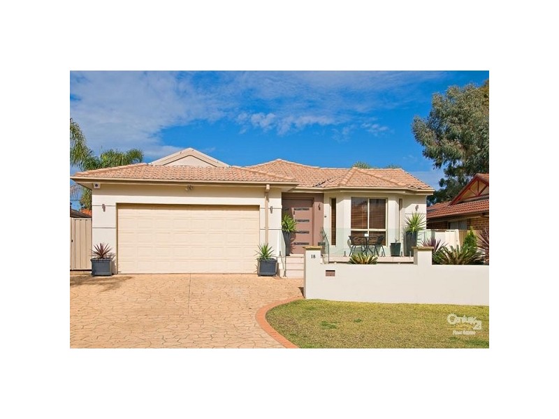 18 Martindale Court, Wattle Grove NSW 2173