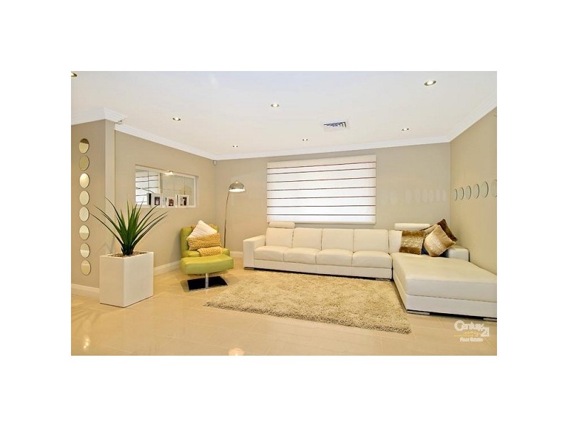 18 Martindale Court, Wattle Grove NSW 2173