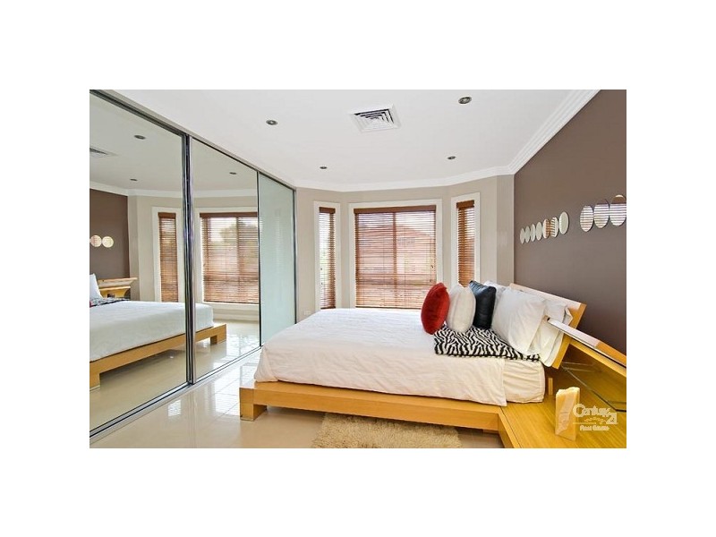 18 Martindale Court, Wattle Grove NSW 2173