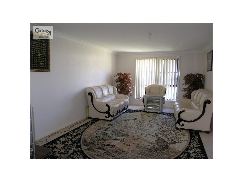 2 Domenico Close, West Hoxton NSW 2171