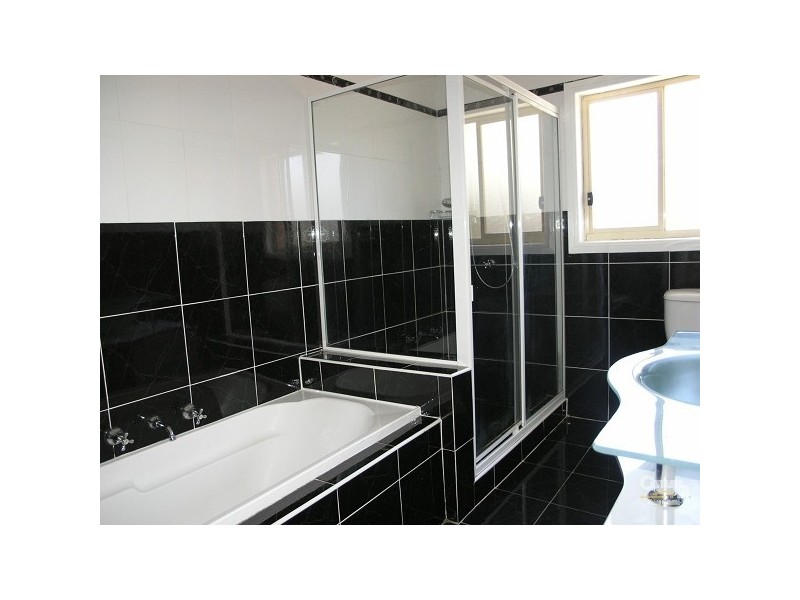 3 Pacific Palms Circuit, Hoxton Park NSW 2171