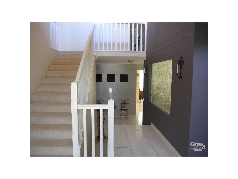 8 Nottingham Cres, Chipping Norton NSW 2170