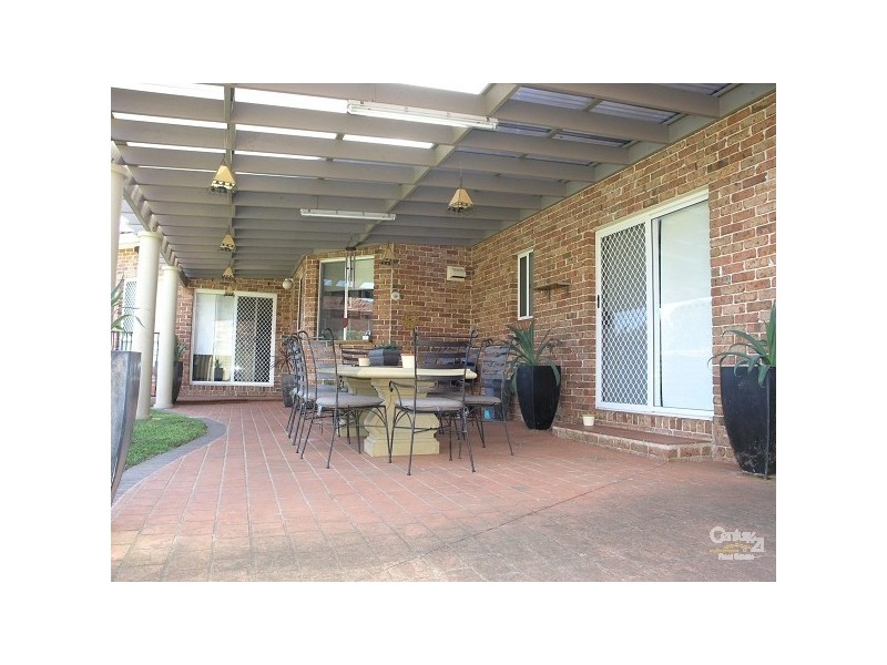 8 Nottingham Cres, Chipping Norton NSW 2170