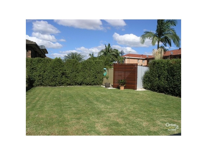 8 Nottingham Cres, Chipping Norton NSW 2170