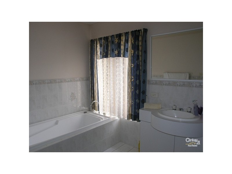 16 Todd Court, Wattle Grove NSW 2173