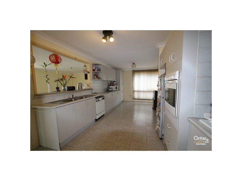 17 Bluegum Avenue, Prestons NSW 2170