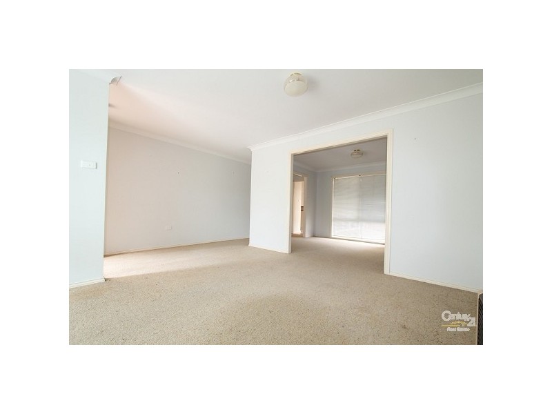 8 Leeswood Court, Wattle Grove NSW 2173