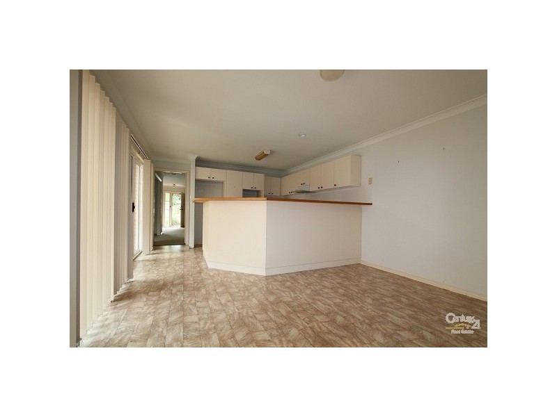 8 Leeswood Court, Wattle Grove NSW 2173