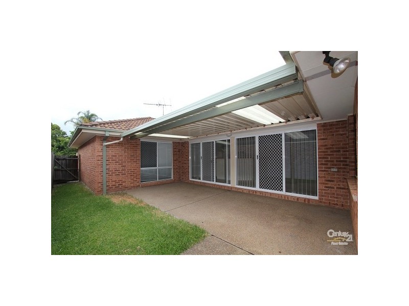 8 Leeswood Court, Wattle Grove NSW 2173