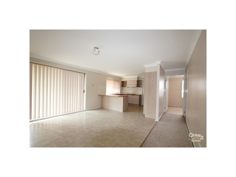 8 Haughton Court, Wattle Grove NSW 2173