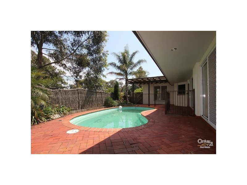 8 Balala Court, Wattle Grove NSW 2173