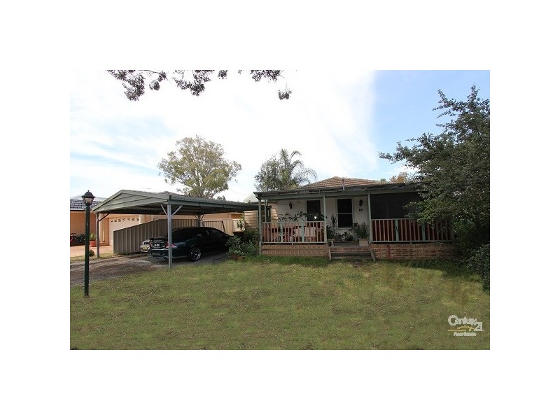 33 Salamaua Crescent, Holsworthy NSW 2173