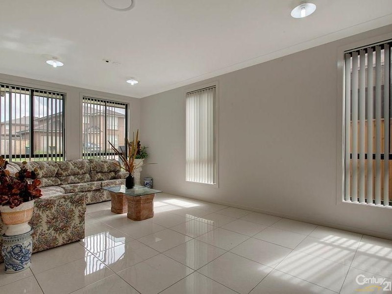 4 Redfern Street, West Hoxton NSW 2171