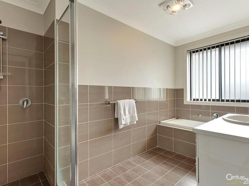 4 Redfern Street, West Hoxton NSW 2171