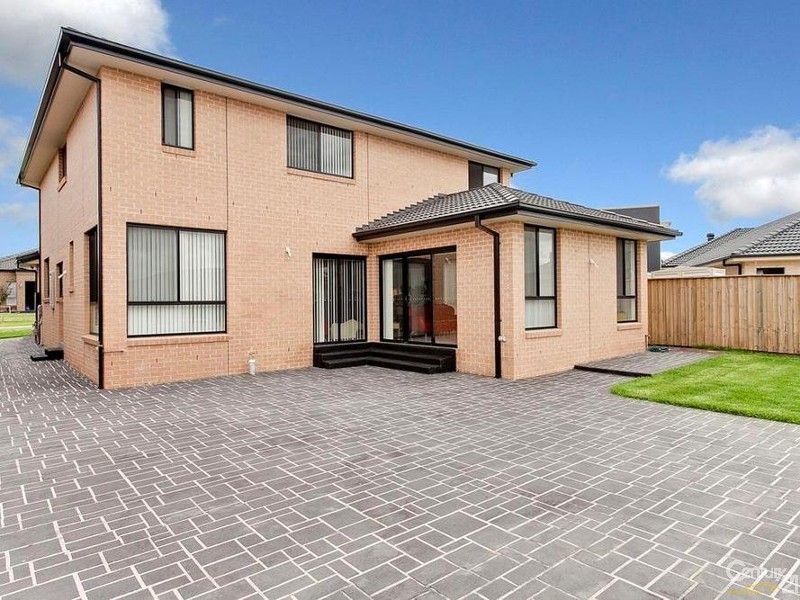 4 Redfern Street, West Hoxton NSW 2171