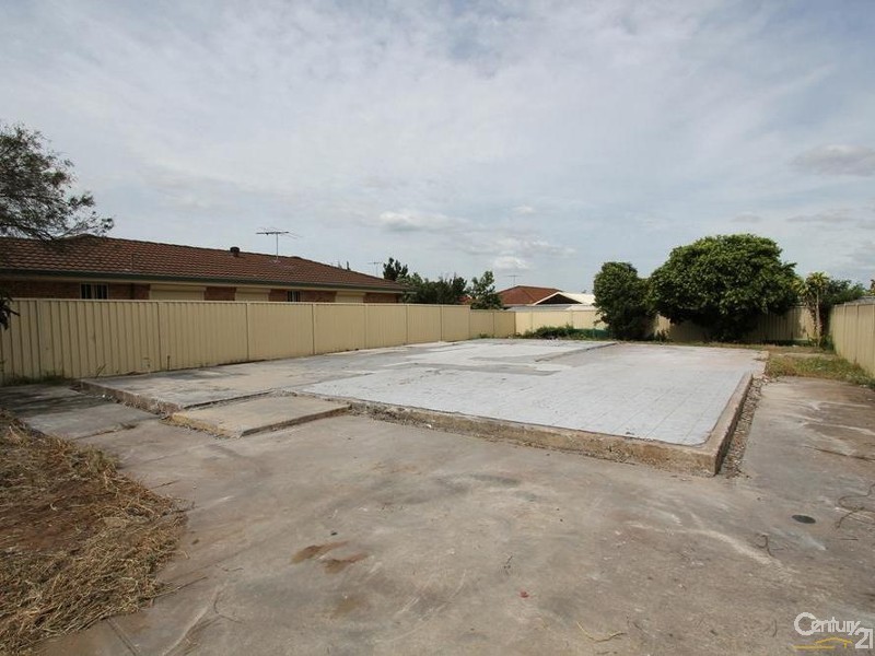 77 Falcon Circuit, Green Valley NSW 2168