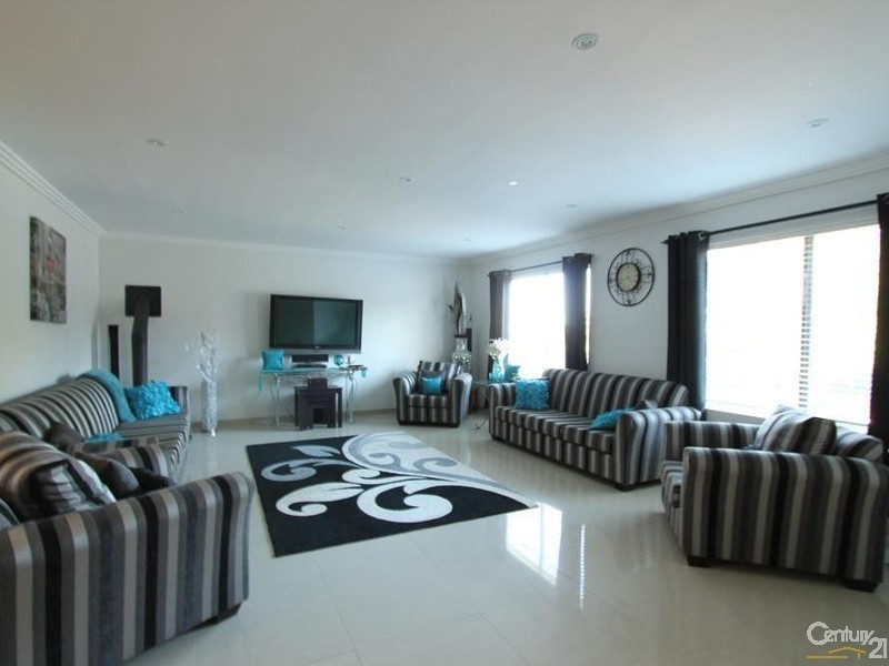 17 Westchester Avenue, Casula NSW 2170