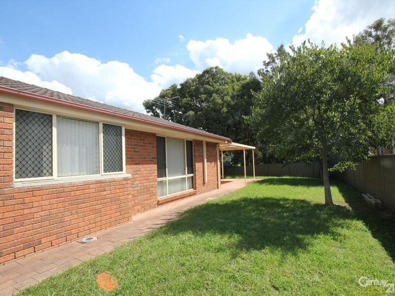 4 Bibury Close, Chipping Norton NSW 2170