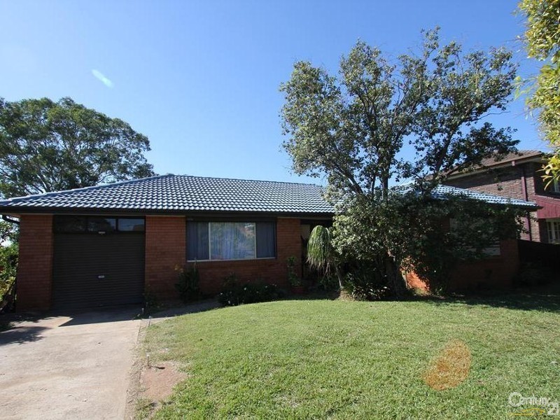 2 Bulolo Place, Glenfield NSW 2167
